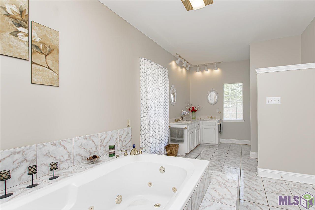 32890 Perkins Road Denham Springs, LA 70706 - Photo 17 of 30