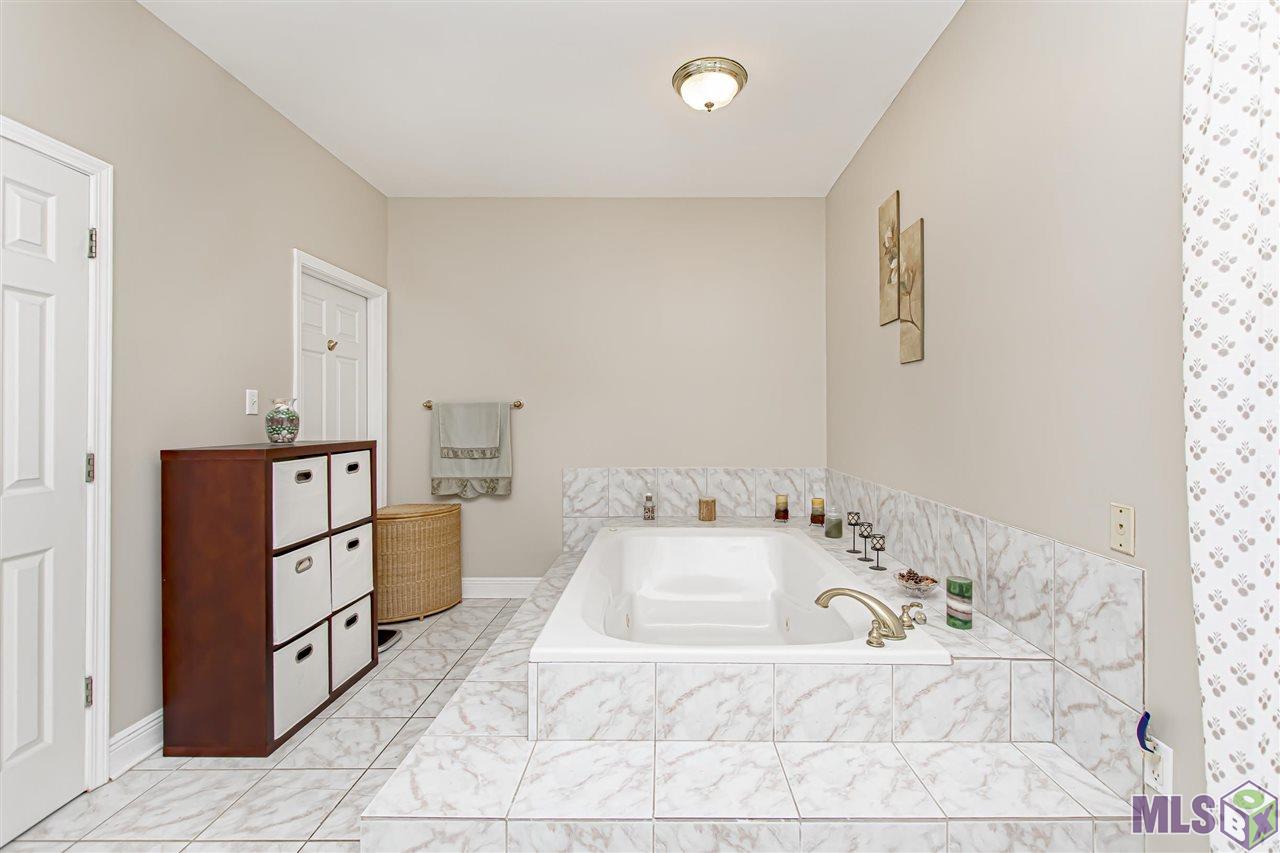 32890 Perkins Road Denham Springs, LA 70706 - Photo 18 of 30