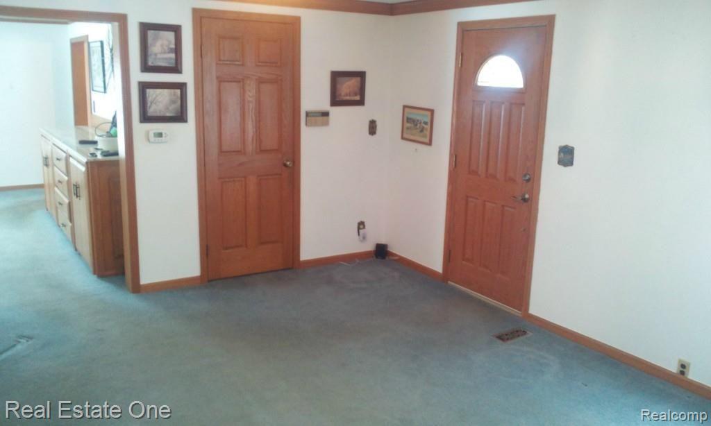 1300 West Rose Center Road Holly, MI 48442 - Photo 23 of 45 Living Room (pic 2)