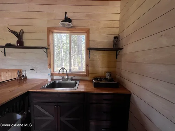 $299,000 | 1942 Two Tail Road, Bonners Ferry, ID 83805
