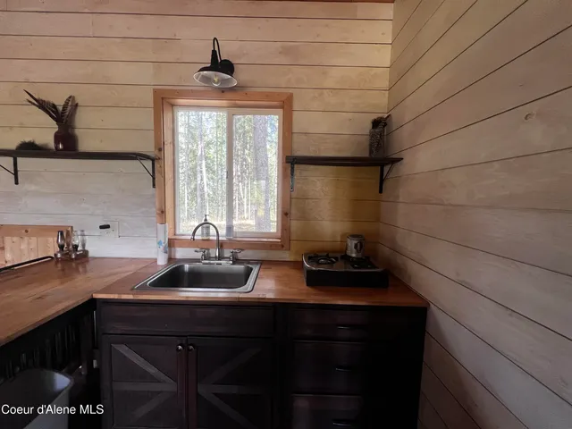 $299,000 | 1942 Two Tail Road, Bonners Ferry, ID 83805