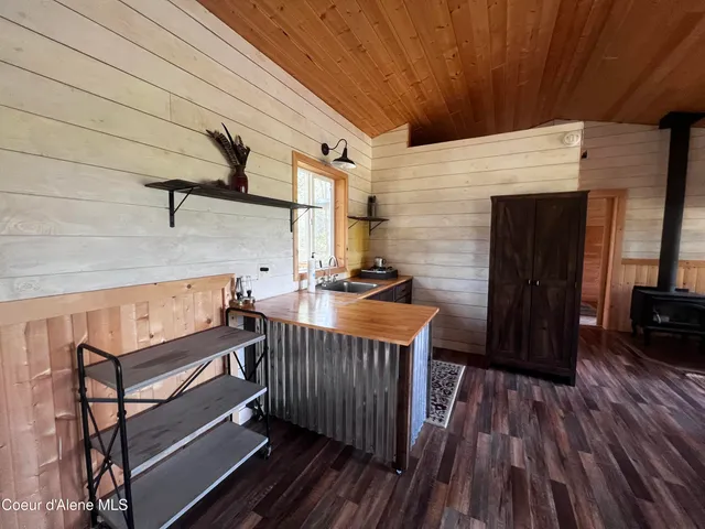 $299,000 | 1942 Two Tail Road, Bonners Ferry, ID 83805