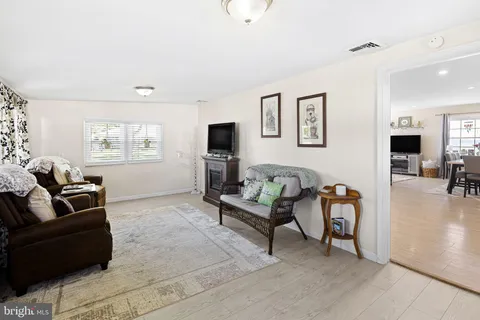 $430,000 | 24 Garden Lane, Levittown, PA 19055