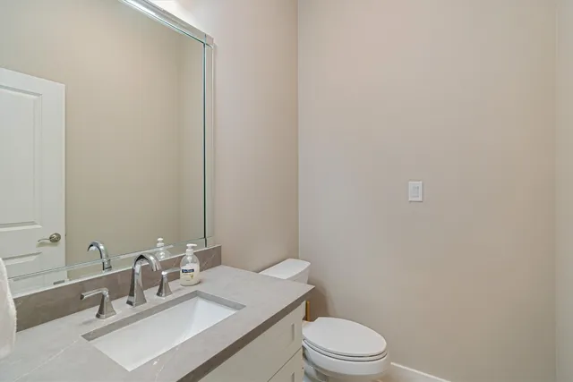 $3,000 | 215 West Drive, Kemah, TX 77565