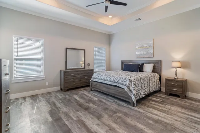 $3,000 | 215 West Drive, Kemah, TX 77565