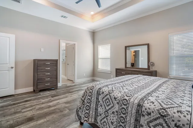 $3,000 | 215 West Drive, Kemah, TX 77565