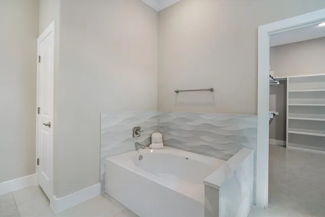 $3,000 | 215 West Drive, Kemah, TX 77565