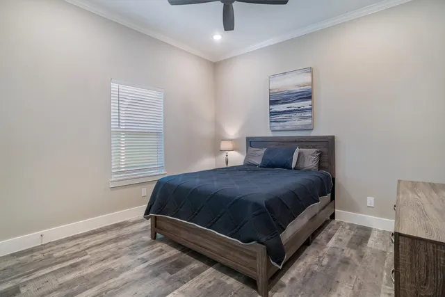 $3,000 | 215 West Drive, Kemah, TX 77565