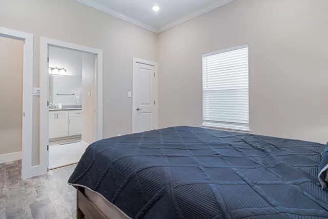 $3,000 | 215 West Drive, Kemah, TX 77565