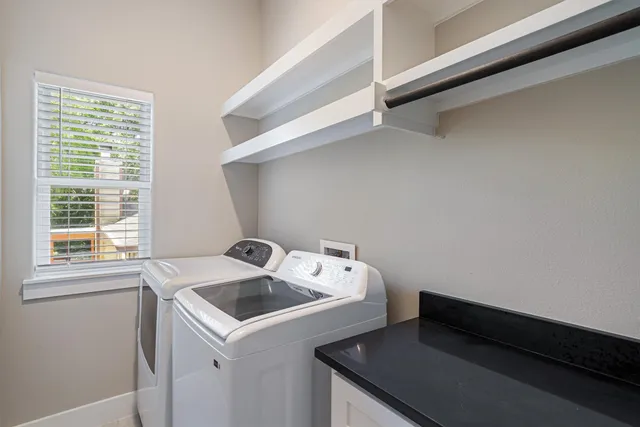 $3,000 | 215 West Drive, Kemah, TX 77565