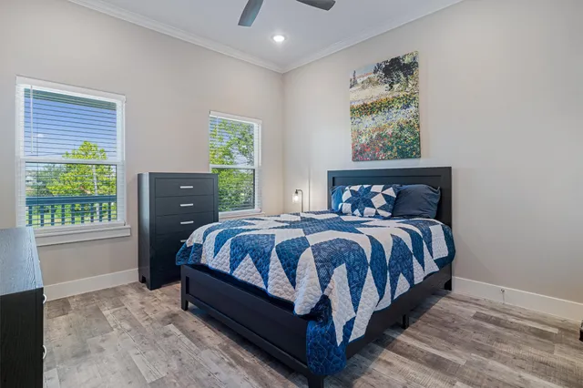 $3,000 | 215 West Drive, Kemah, TX 77565