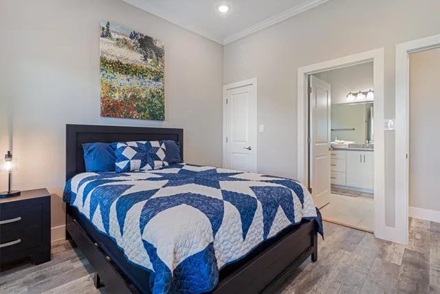 $3,000 | 215 West Drive, Kemah, TX 77565