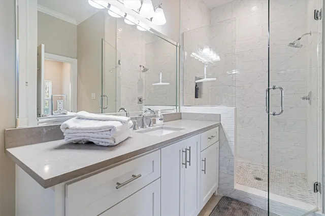 $3,000 | 215 West Drive, Kemah, TX 77565