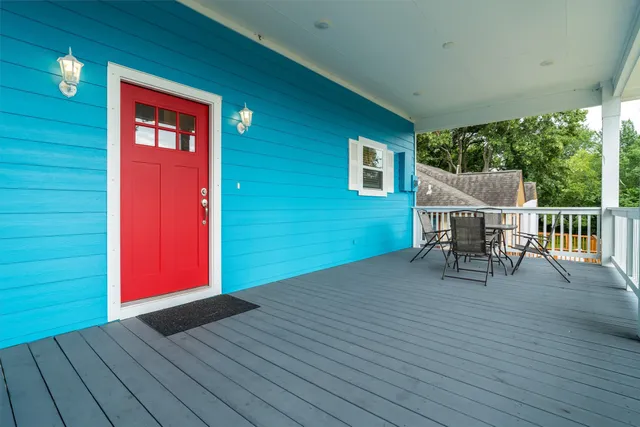 $3,000 | 215 West Drive, Kemah, TX 77565