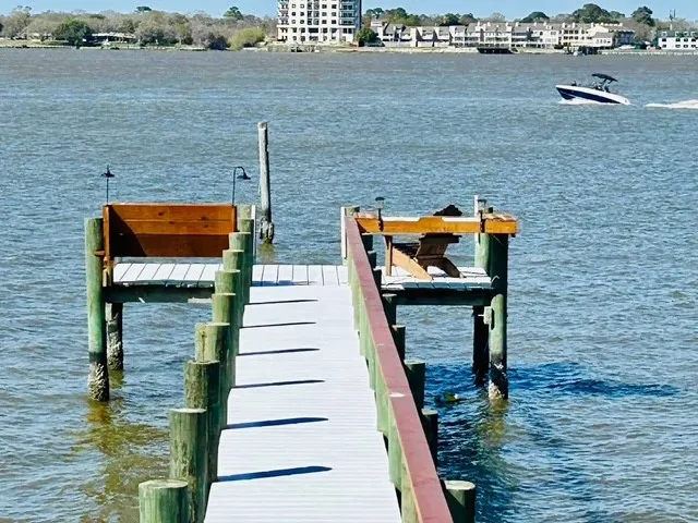 $3,000 | 215 West Drive, Kemah, TX 77565