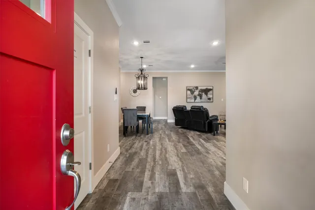 $3,000 | 215 West Drive, Kemah, TX 77565