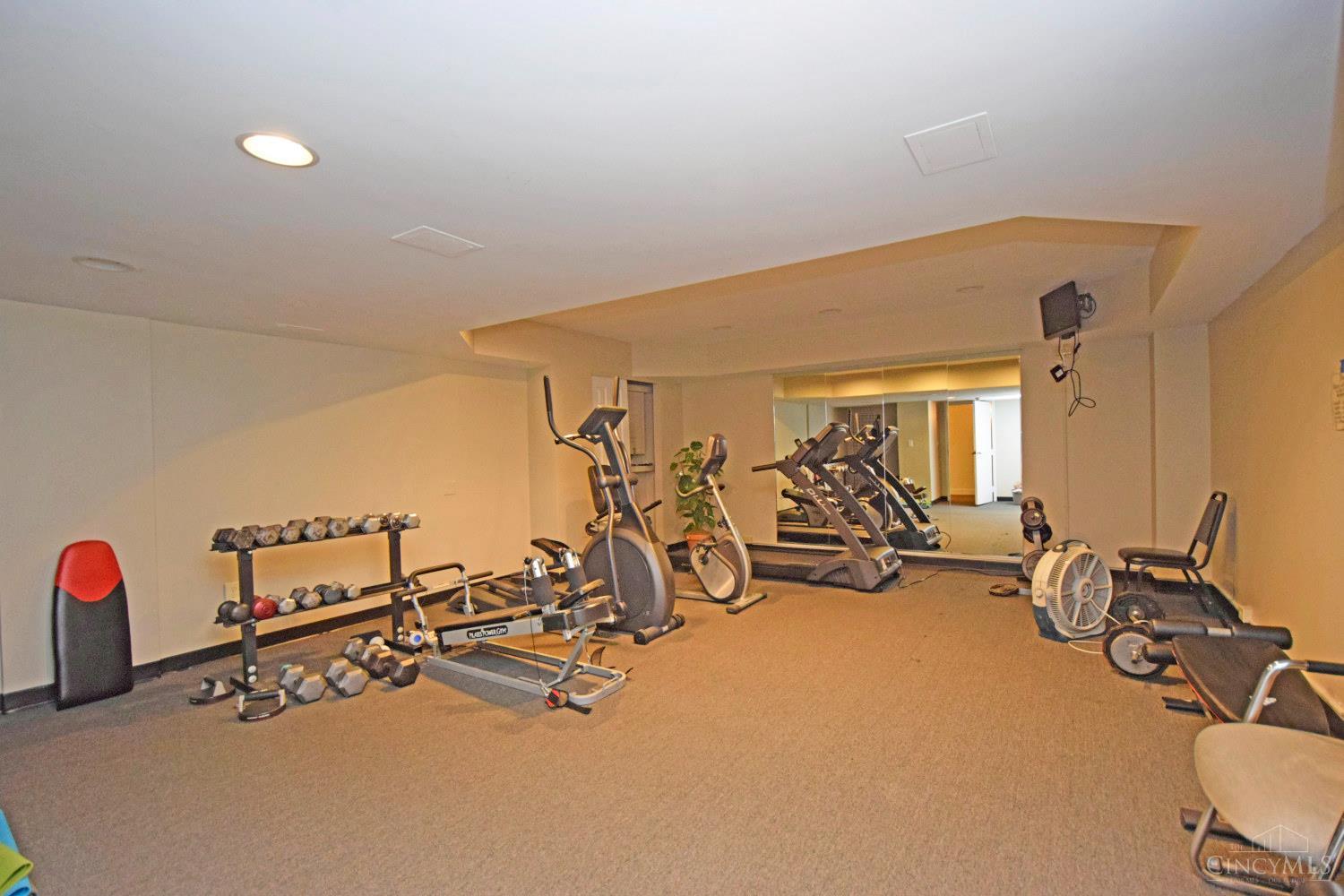 1815 William Howard Taft Road, Unit 202 Cincinnati, OH 45206 - Photo 16 of 18