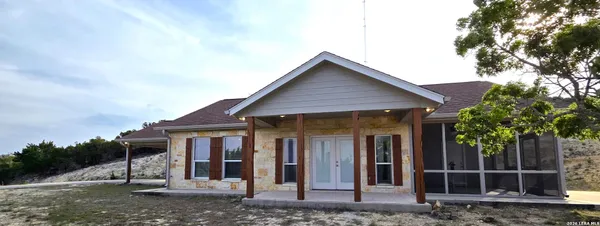 $385,000 | 295 North Polly Peak Drive, Bandera, TX 78003