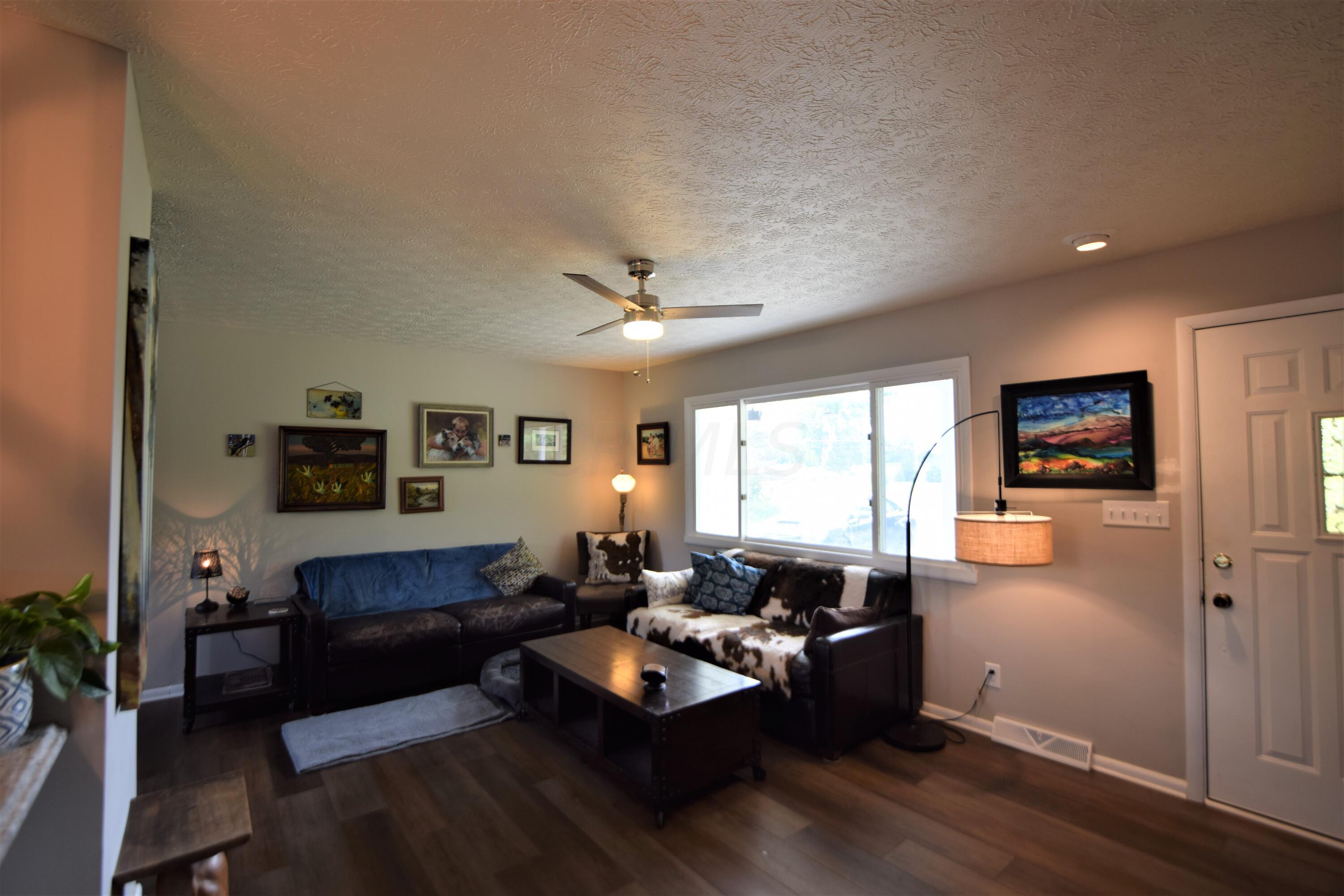 11925 Morse Road Southwest Pataskala, OH 43062 - Photo 4 of 14 living room