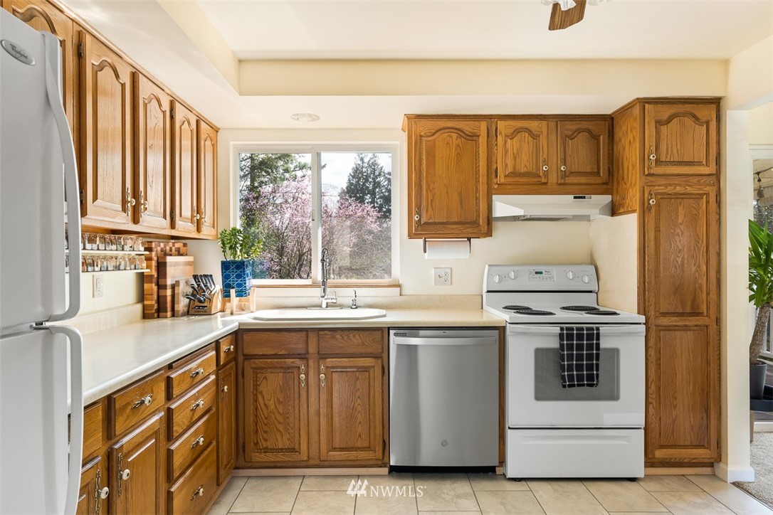 12915 Southeast 186th Street Renton, WA 98058 - Photo 11 of 40 Gallery Image 11