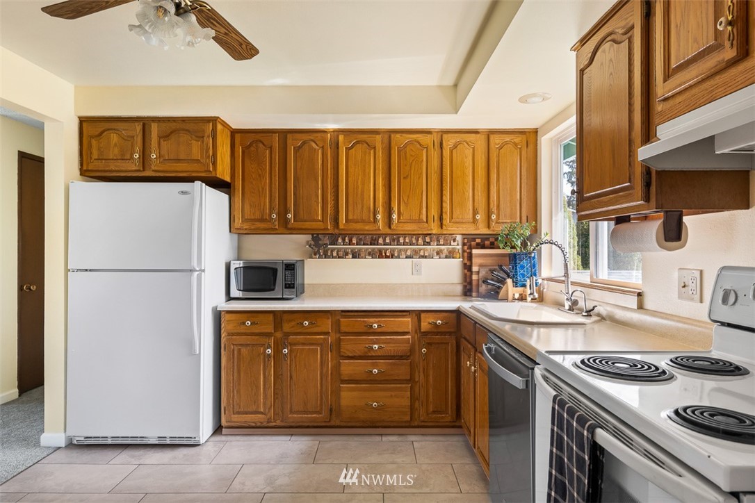 12915 Southeast 186th Street Renton, WA 98058 - Photo 13 of 40 Gallery Image 13
