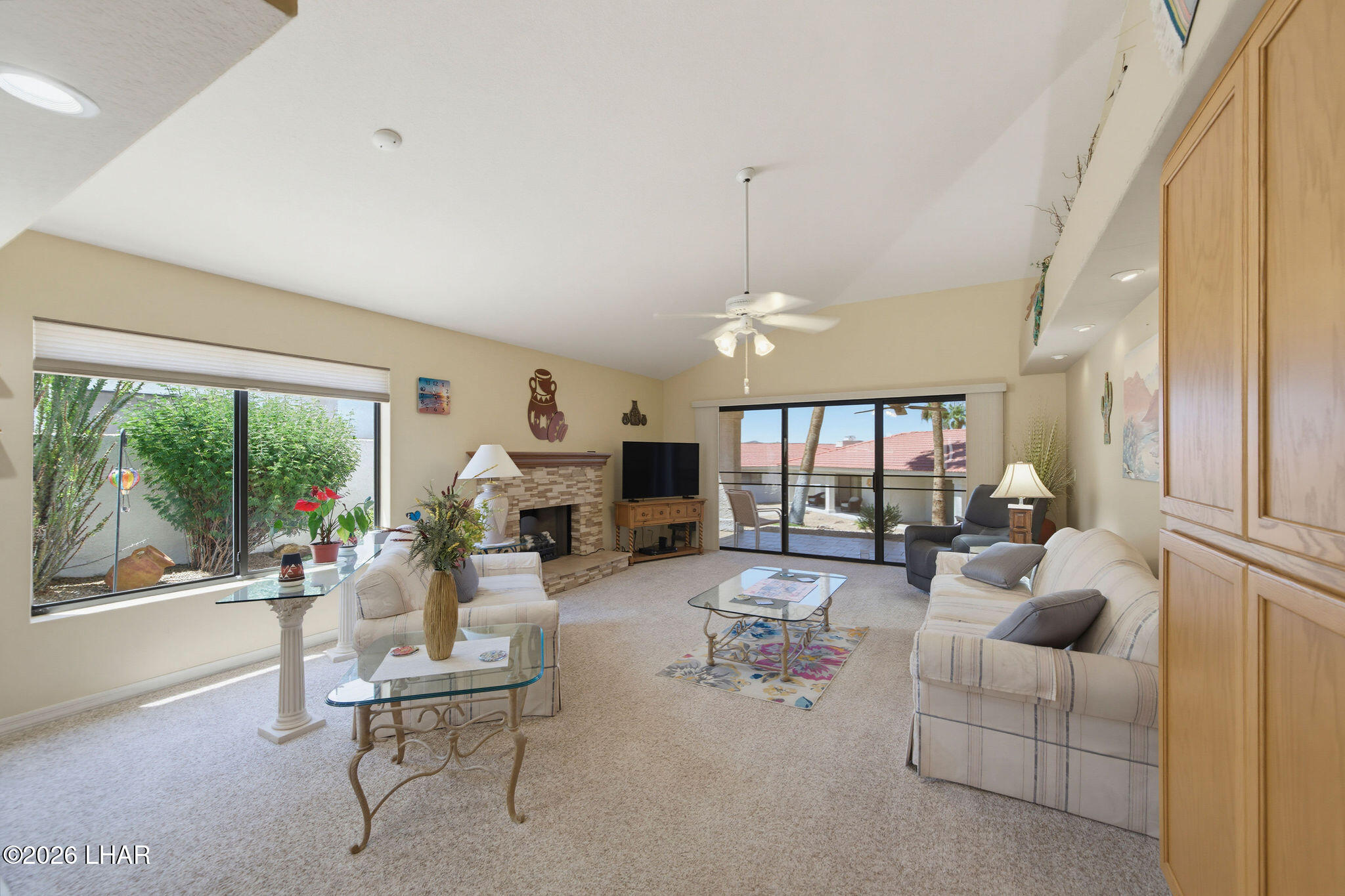 375 London Bridge Road, Unit 40 Lake Havasu City, AZ 86403 - Photo 5 of 39 Generous Living Area
