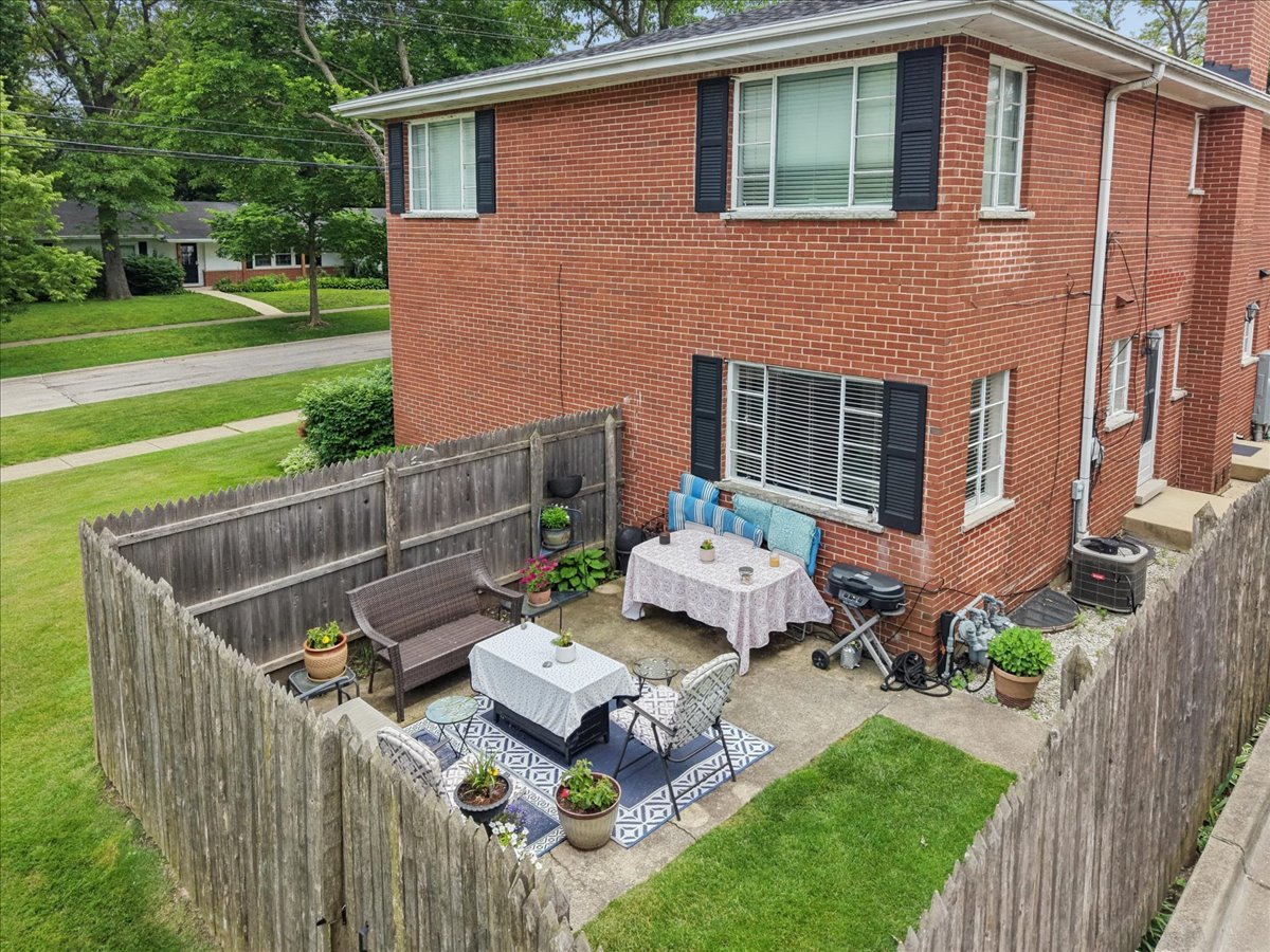 40 South Maywood Road, Unit 40 Lake Forest, IL 60045 - Photo 17 of 25