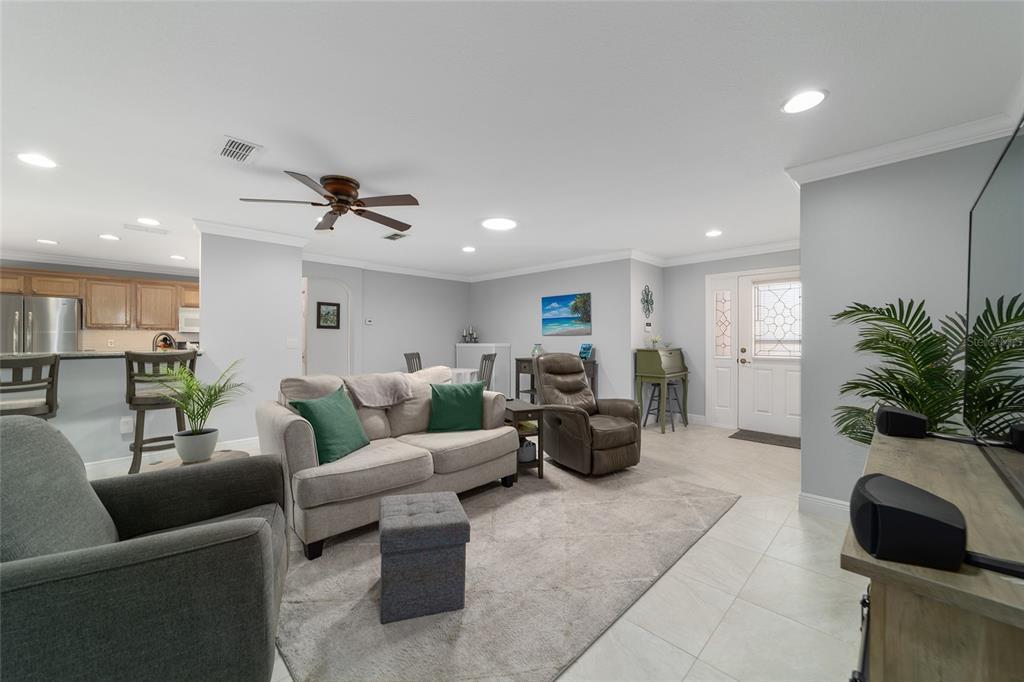 8125 South W 81st Loop Ocala, FL 34476 - Photo 18 of 58 a living room with furniture and a potted plant