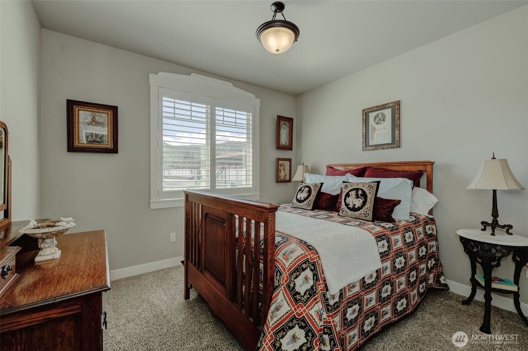 227 Pershing Circle Wenatchee, WA 98801 - Photo 25 of 38 a bedroom with a bed and a window