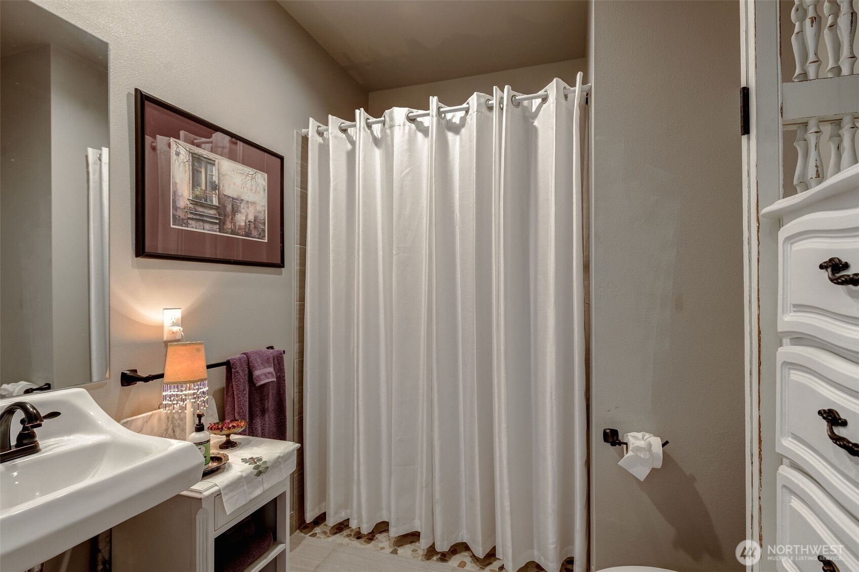 227 Pershing Circle Wenatchee, WA 98801 - Photo 29 of 38 a room with a table and a chair