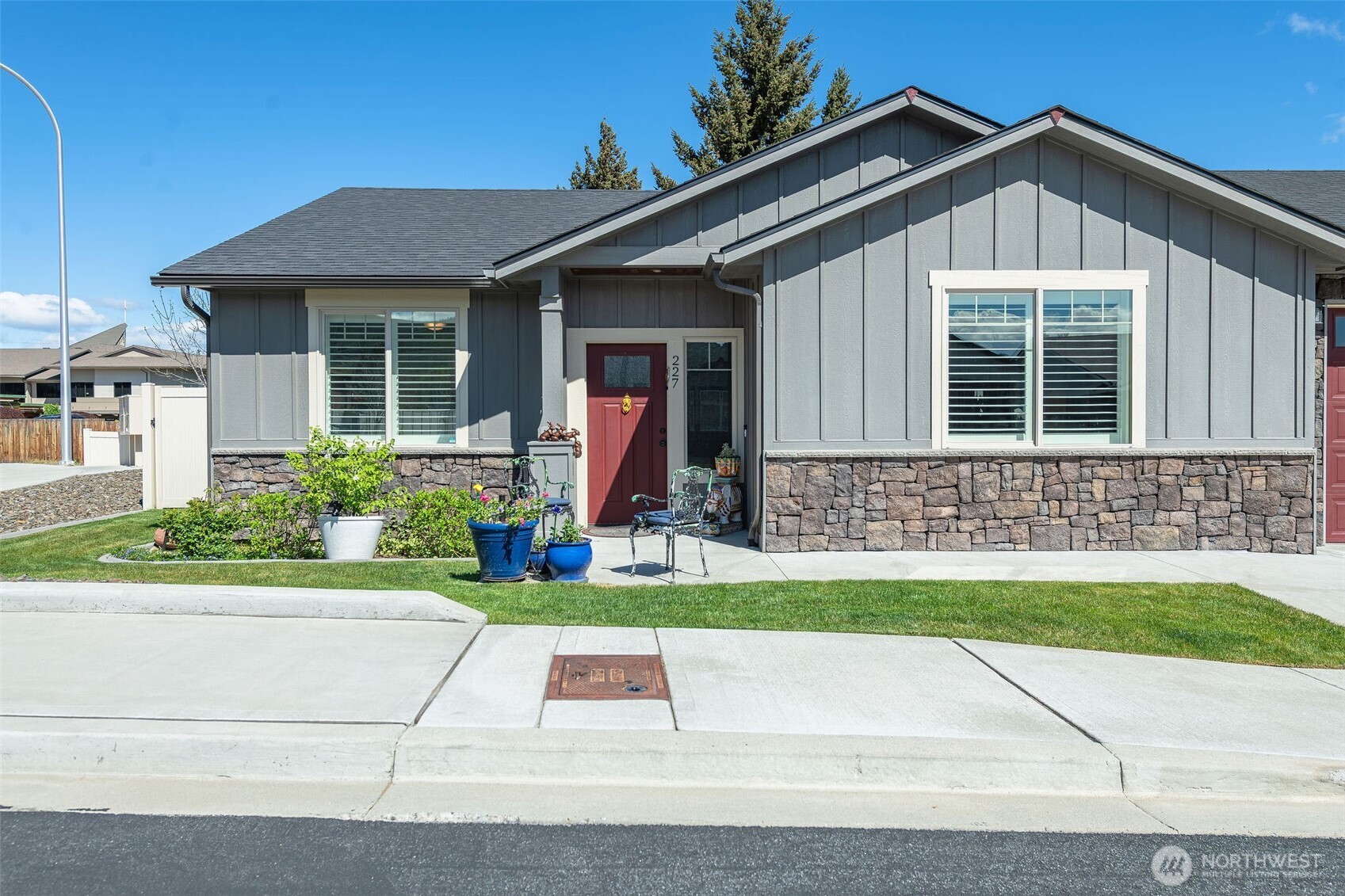 227 Pershing Circle Wenatchee, WA 98801 - Photo 4 of 38 a front view of a house with a yard