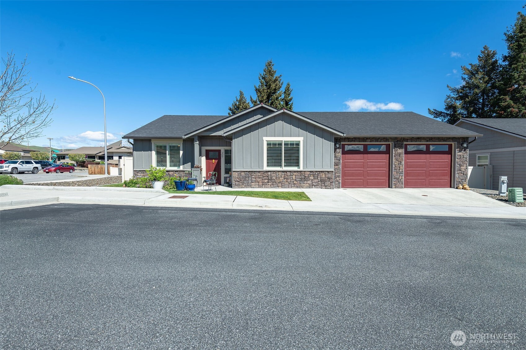 227 Pershing Circle Wenatchee, WA 98801 - Photo 7 of 38 a front view of a house with a yard and outdoor seating