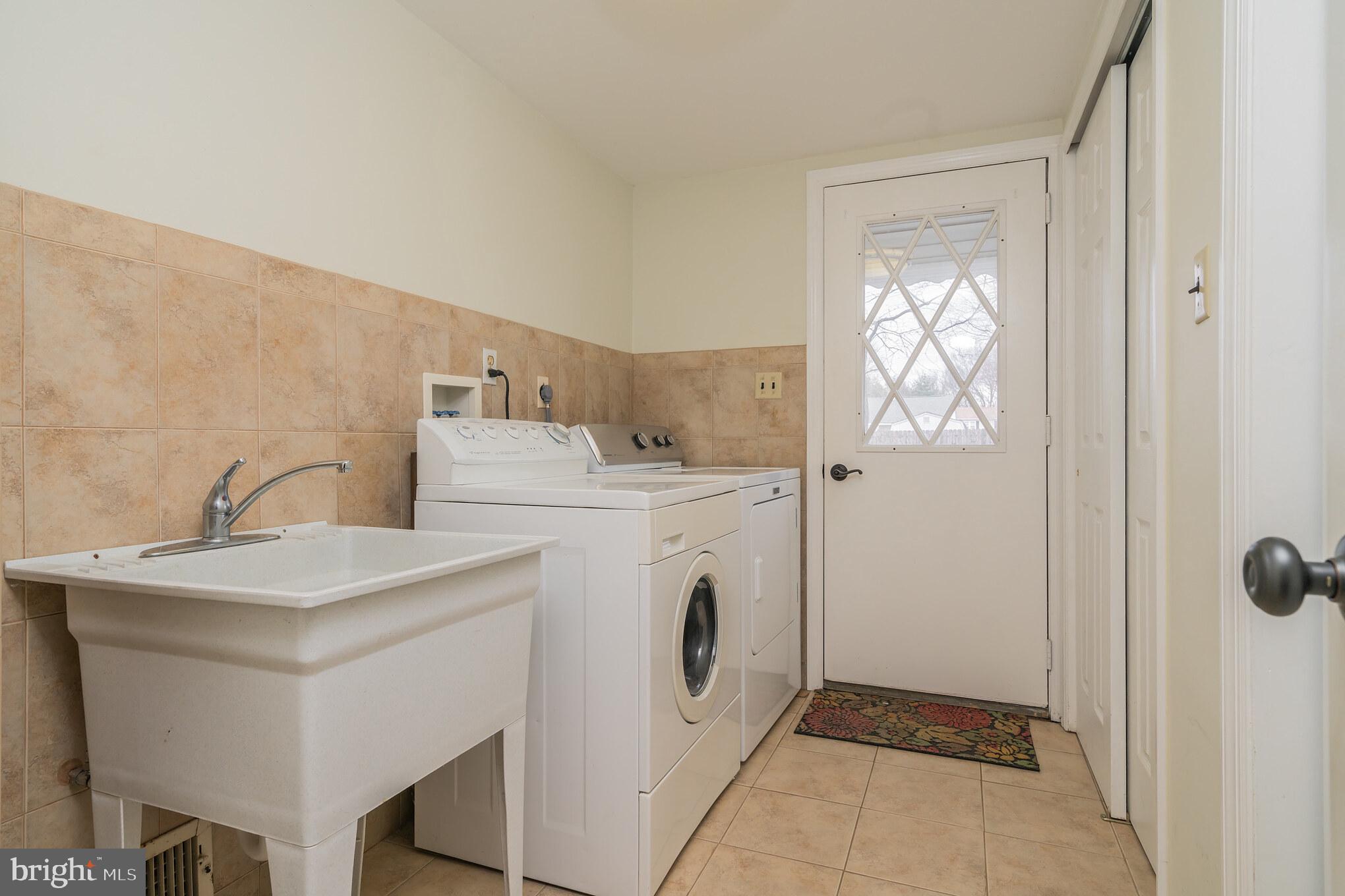 14 Azalea Way Hamilton, NJ 08690 - Photo 12 of 33 a utility room with dryer and washer