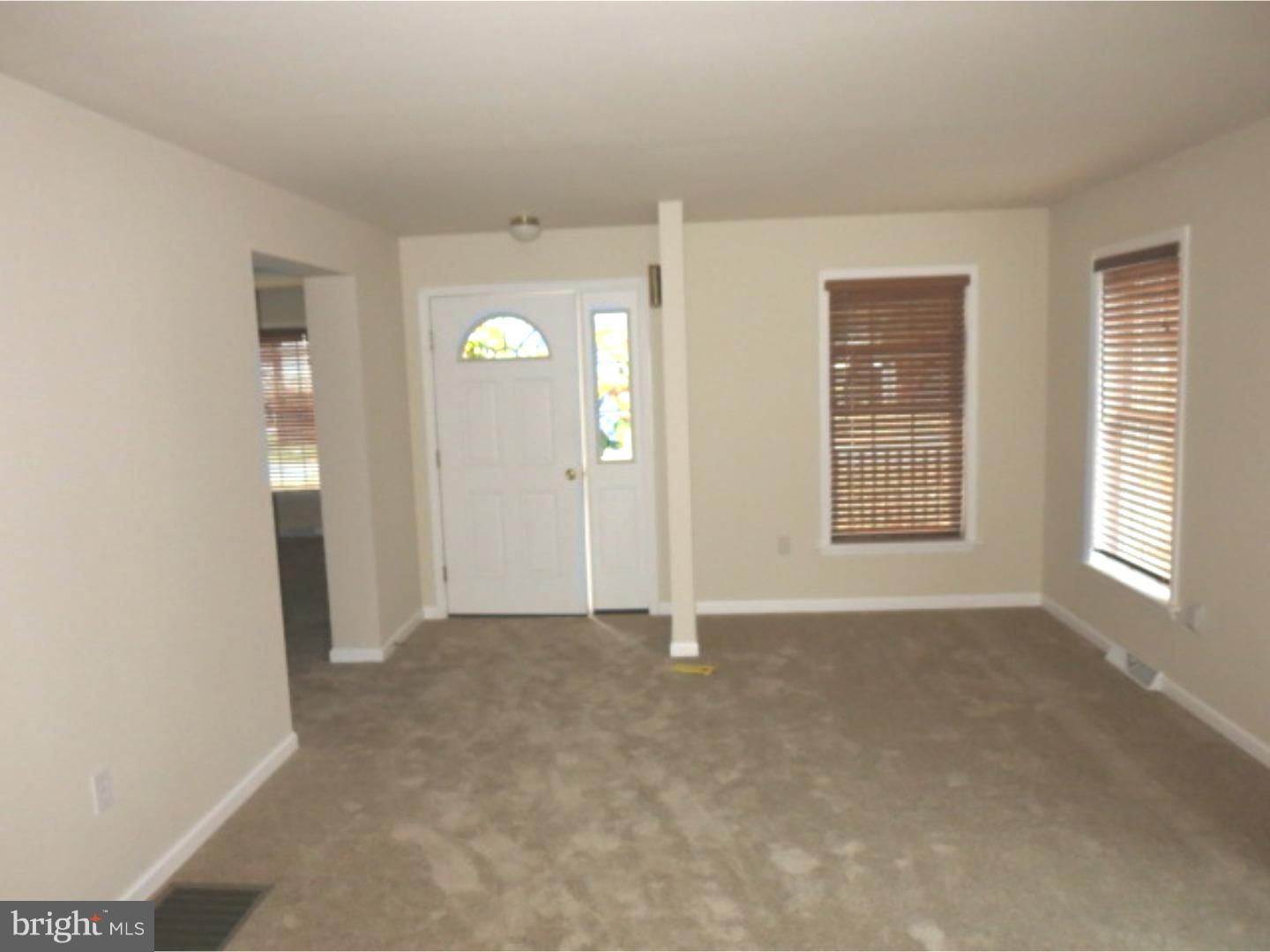 19 Birch Road Pennsville, NJ 08070 - Photo 2 of 19 Living Room
