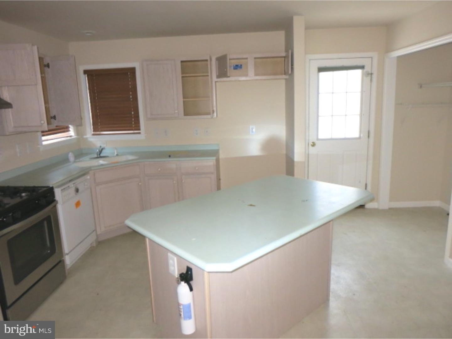 19 Birch Road Pennsville, NJ 08070 - Photo 4 of 19 Kitchen