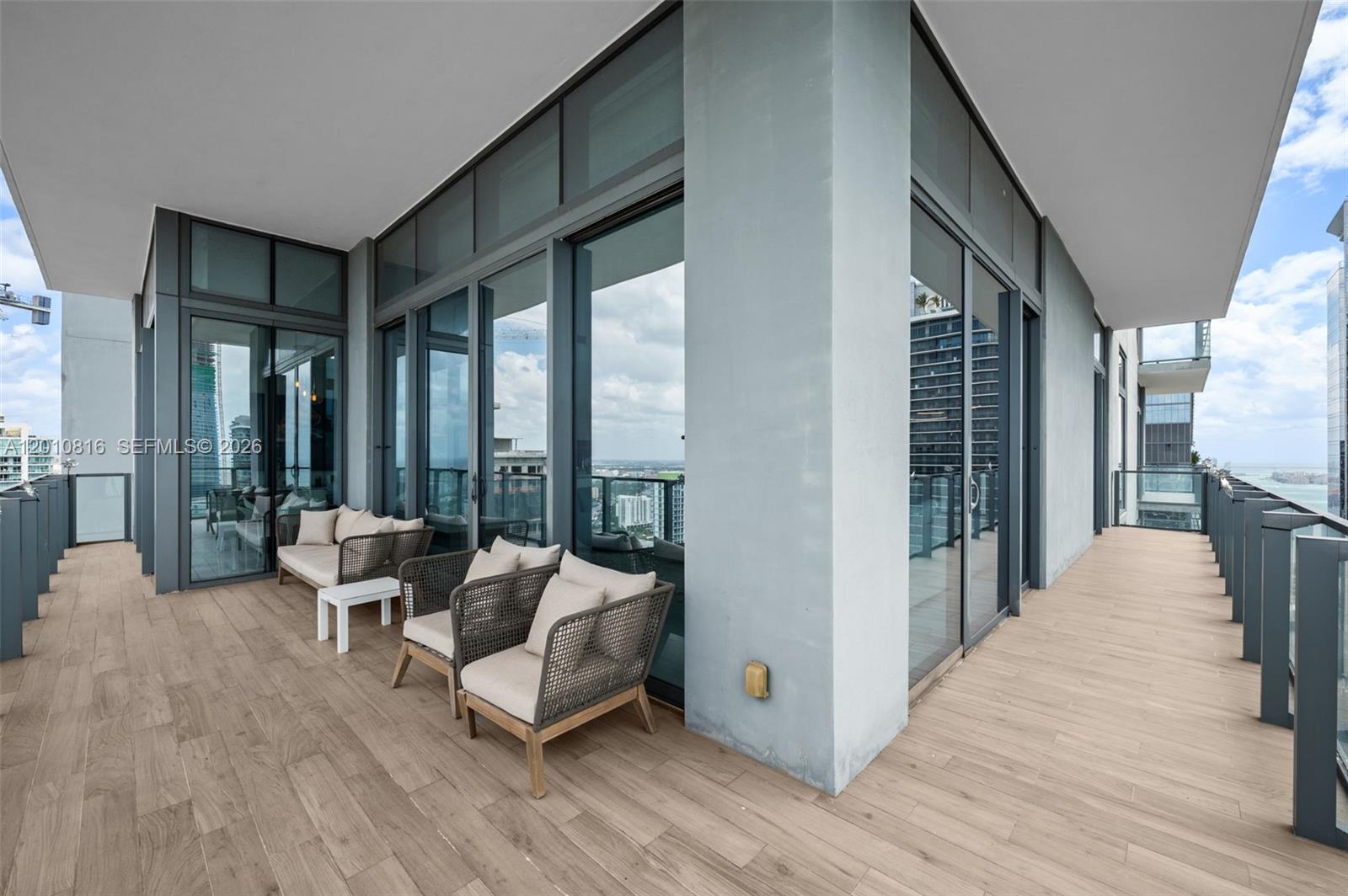 88 Southwest 7th Street, Unit PH4301 Miami, FL 33130 - Photo 26 of 47