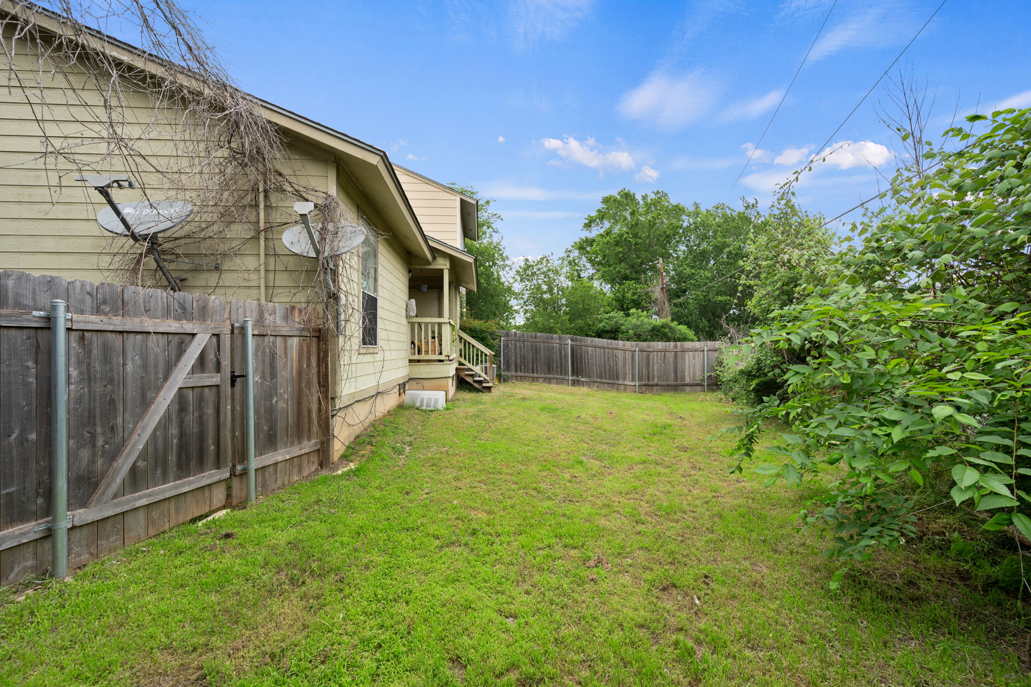128 Hillside Drive Elgin, TX 78621 - Photo 25 of 38 Unit B yard