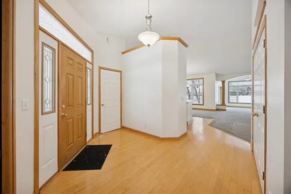 $449,000 | 519 Holly Lane North, Oakdale, MN 55128