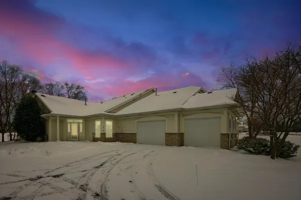 $449,000 | 519 Holly Lane North, Oakdale, MN 55128