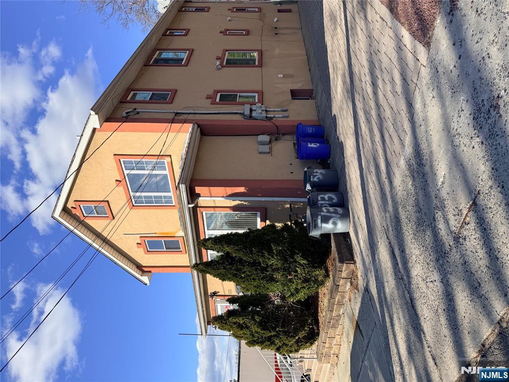 470 Bergen Boulevard, Unit 2 Ridgefield, NJ 07657 - Photo 2 of 12