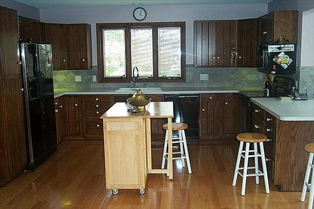 715 East Samaria Road Temperance, MI 48182 - Photo 7 of 20 Eat-In Kitchen