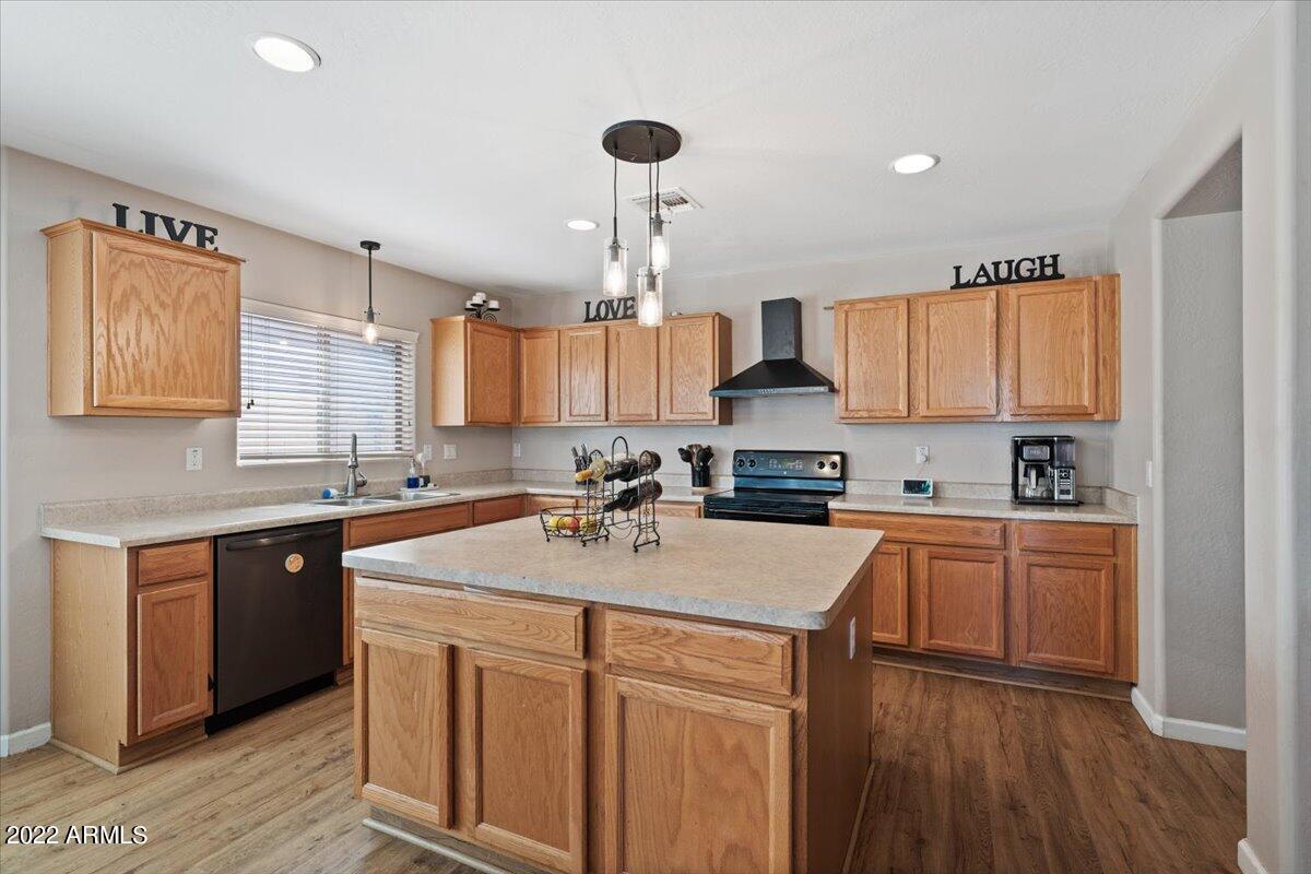 944 West Elizabeth Way Coolidge, AZ 85128 - Photo 15 of 38 Kitchen