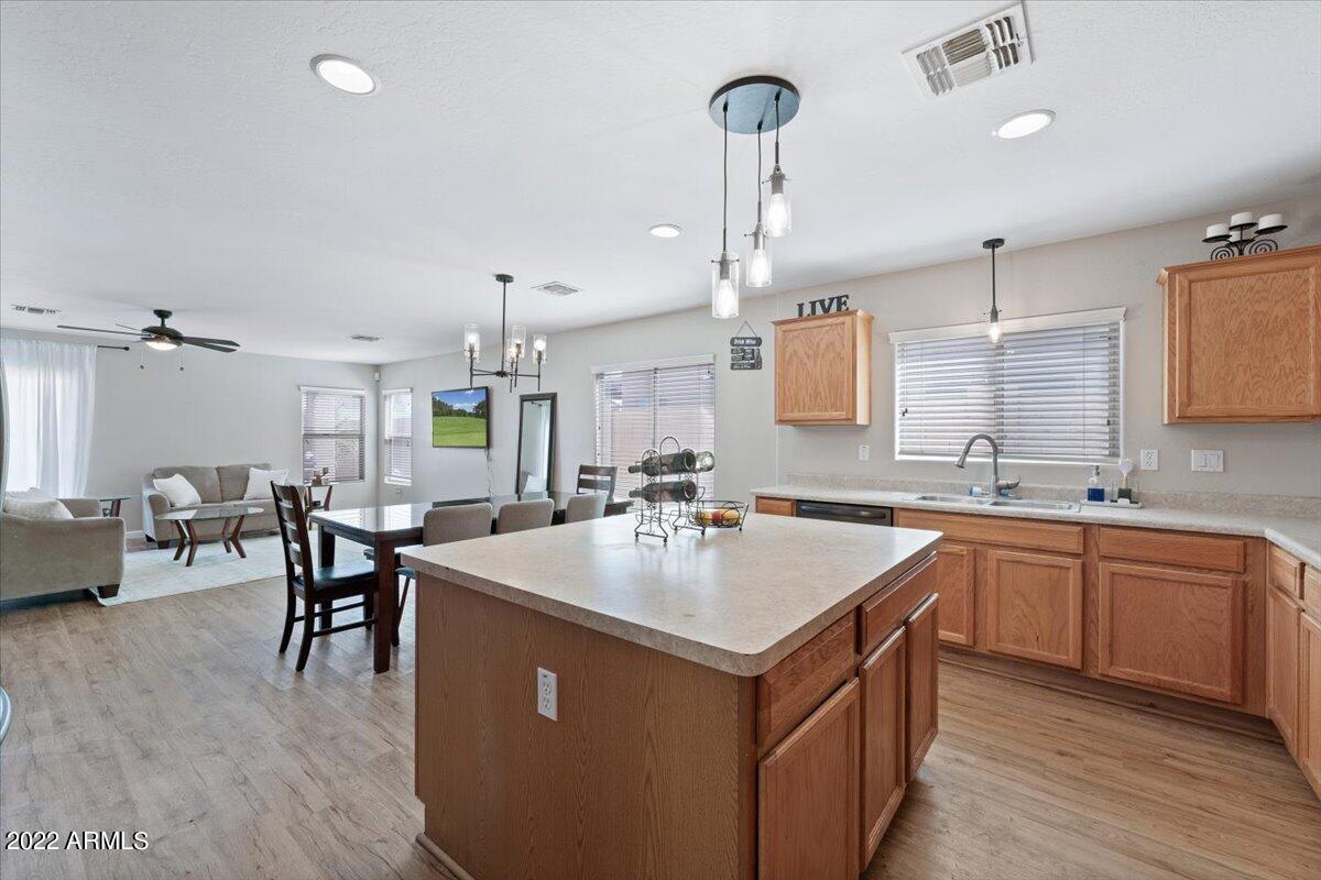 944 West Elizabeth Way Coolidge, AZ 85128 - Photo 18 of 38 Kitchen