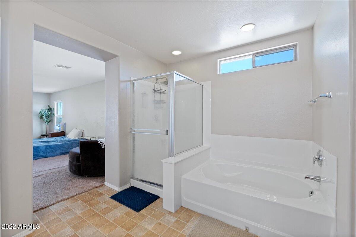 944 West Elizabeth Way Coolidge, AZ 85128 - Photo 25 of 38 Primary Suite