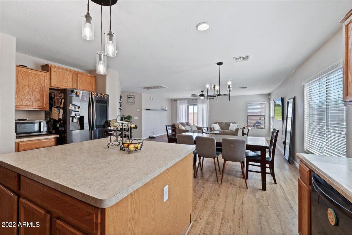944 West Elizabeth Way Coolidge, AZ 85128 - Photo 4 of 38 Kitchen and Great Room
