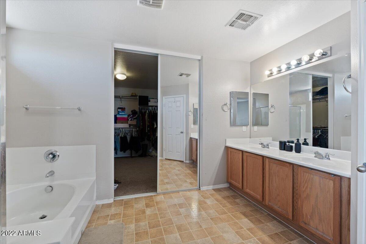 944 West Elizabeth Way Coolidge, AZ 85128 - Photo 7 of 38 Primary Bath