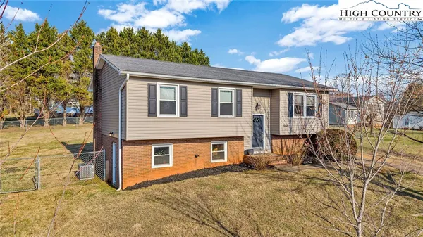 $238,500 | 166 Lynnewood Drive, Mount Airy, NC 27030