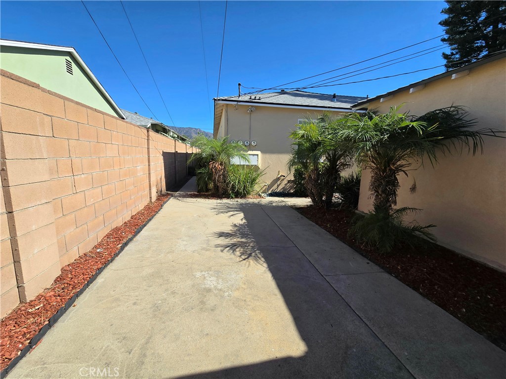 2459 North Brighton Street Burbank, CA 91504 - Photo 9 of 11 a view of a backyard