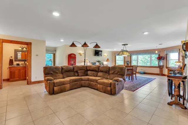 $1,995,000 | 4647 Lake Road, Newport Town, VT 05857