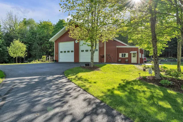 $1,995,000 | 4647 Lake Road, Newport Town, VT 05857